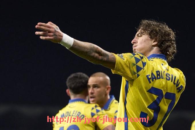 九游jiuyou-火箭队球员安德森高清照片及职业数据